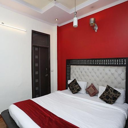 Oyo Stay The Castle Near M2K Cinemas Rohini Nueva Delhi Exterior foto