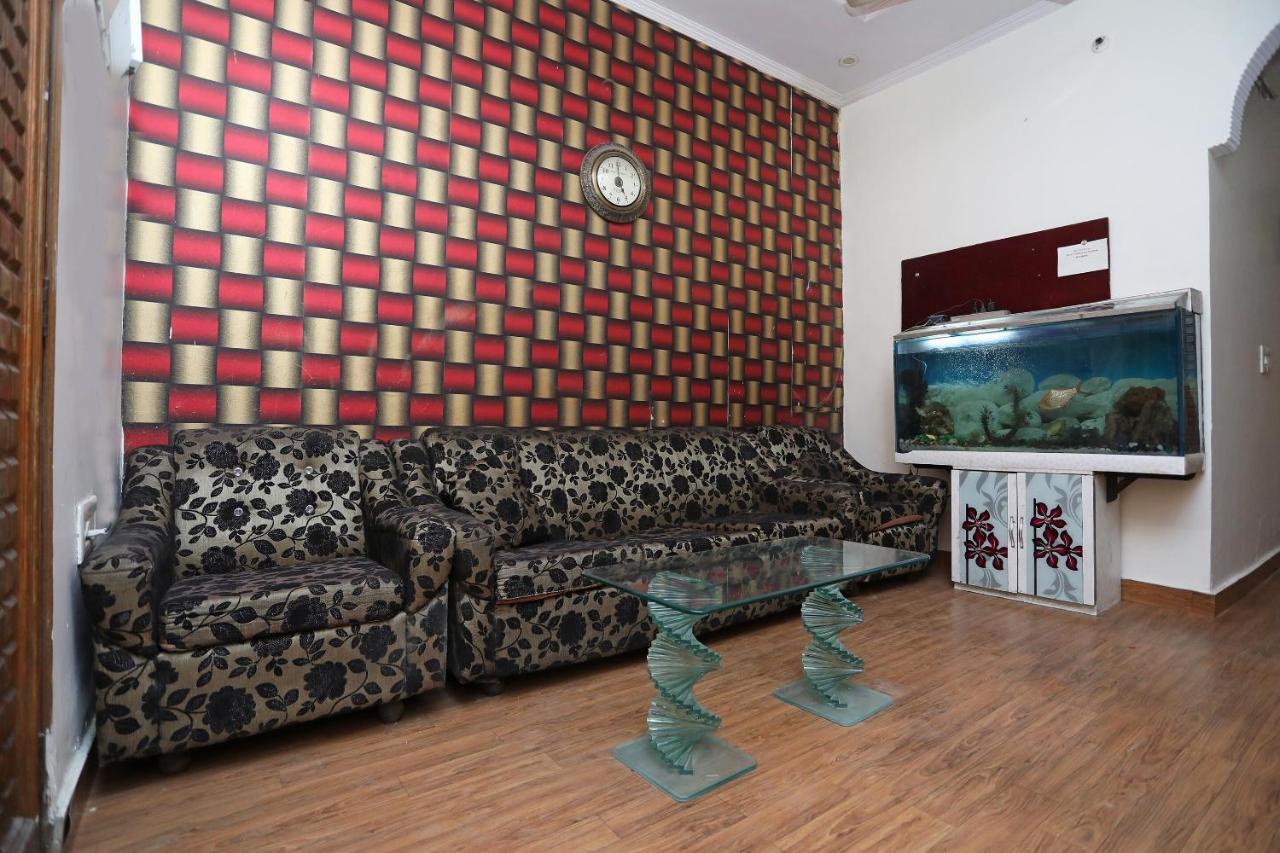 Oyo Stay The Castle Near M2K Cinemas Rohini Nueva Delhi Exterior foto