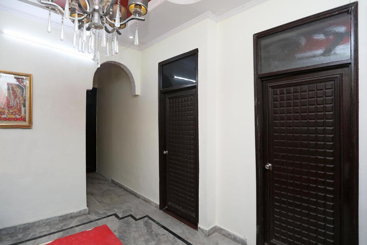 Oyo Stay The Castle Near M2K Cinemas Rohini Nueva Delhi Exterior foto