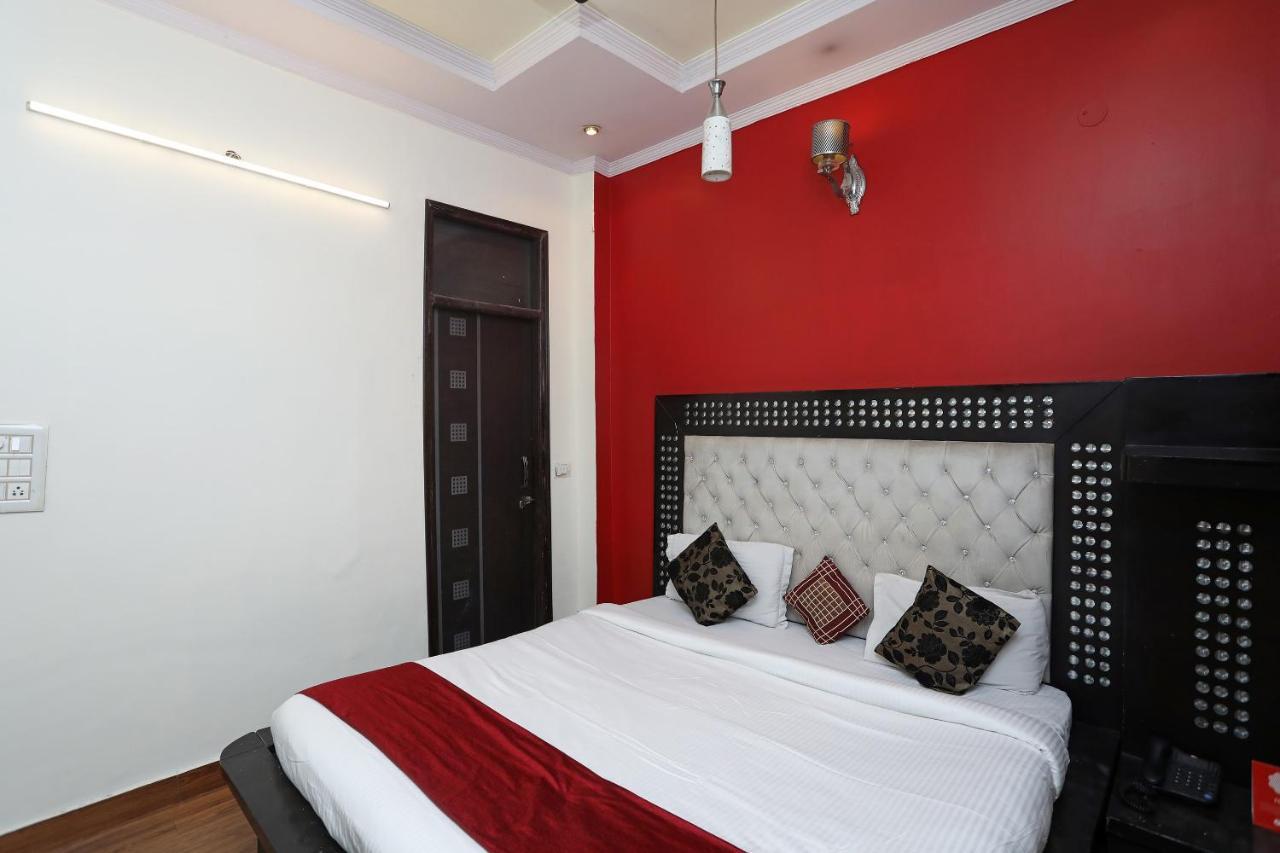 Oyo Stay The Castle Near M2K Cinemas Rohini Nueva Delhi Exterior foto