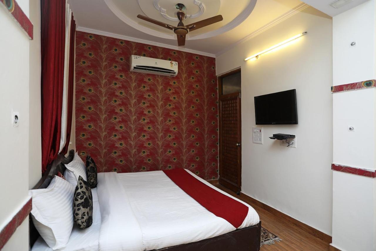 Oyo Stay The Castle Near M2K Cinemas Rohini Nueva Delhi Exterior foto